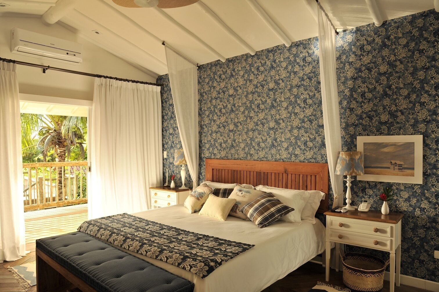 DELUXE, KING BED, SEA VIEW