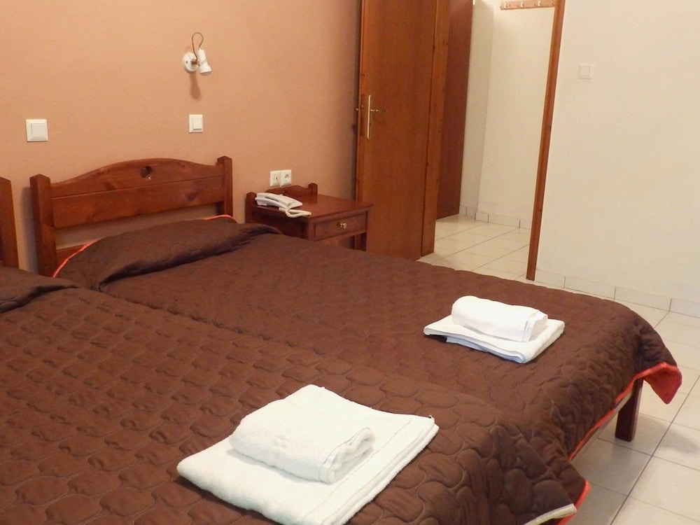 Alexandra Hotel 25/50