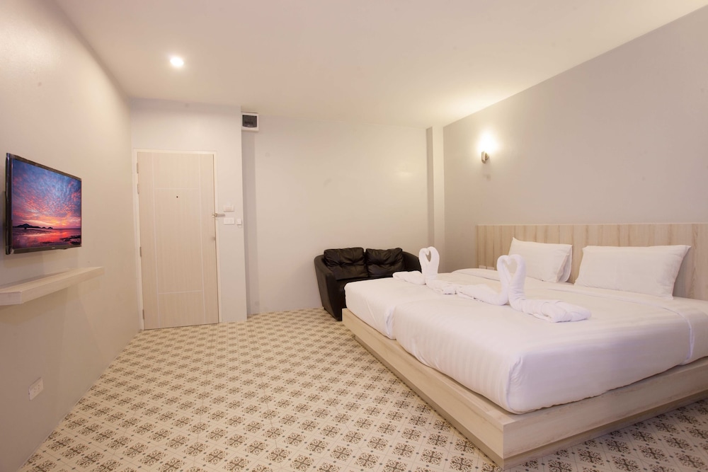 ROOM, TWIN BEDS