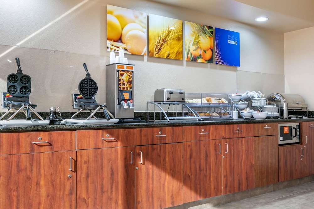 Comfort Inn and Suites Van Buren Fort Smith 6/40