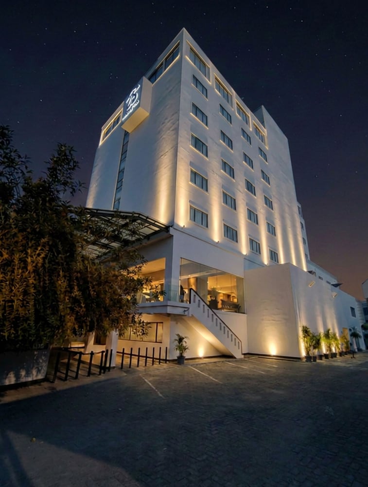 Sintesa Peninsula Hotel 10/60