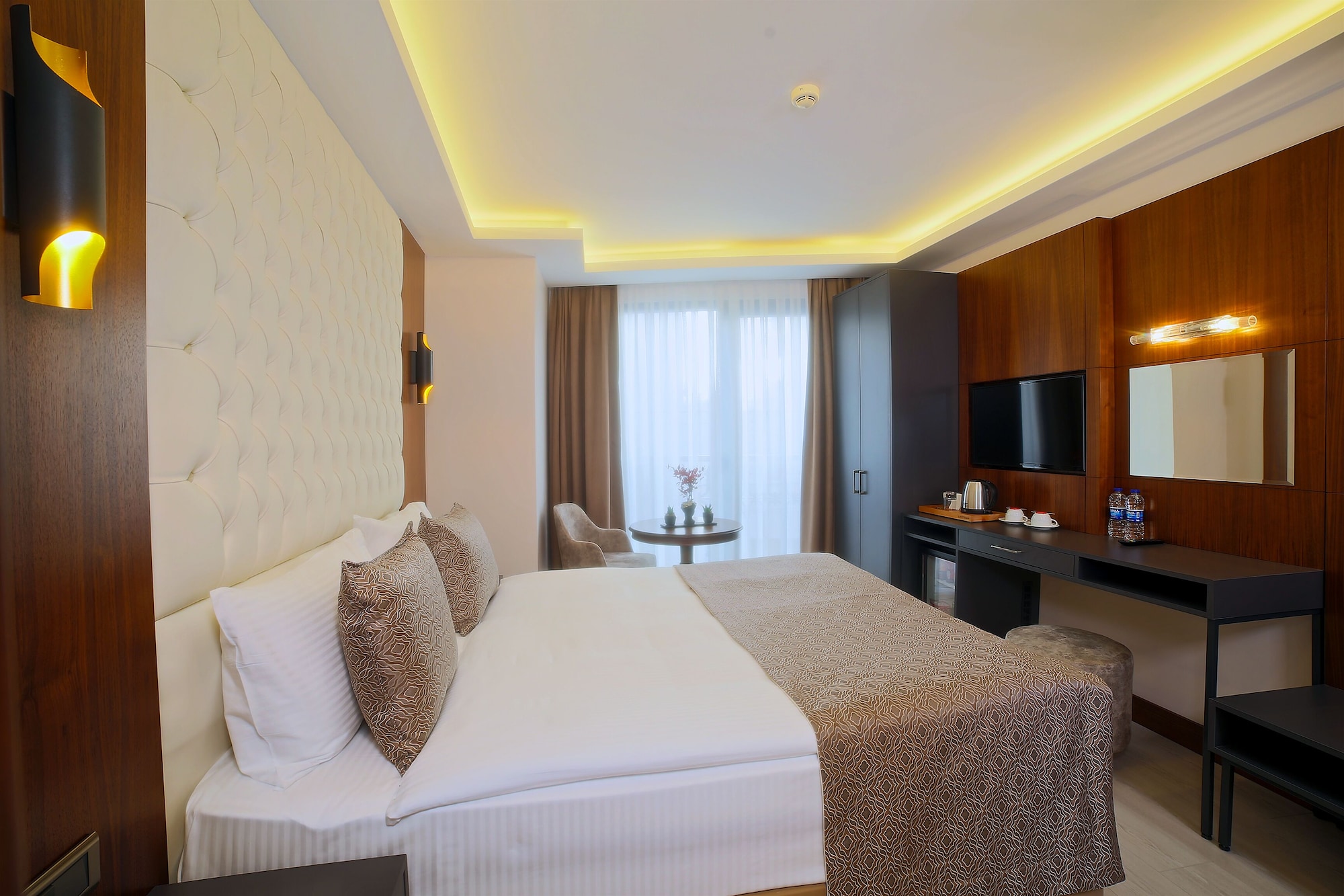 ROOM, SINGLE