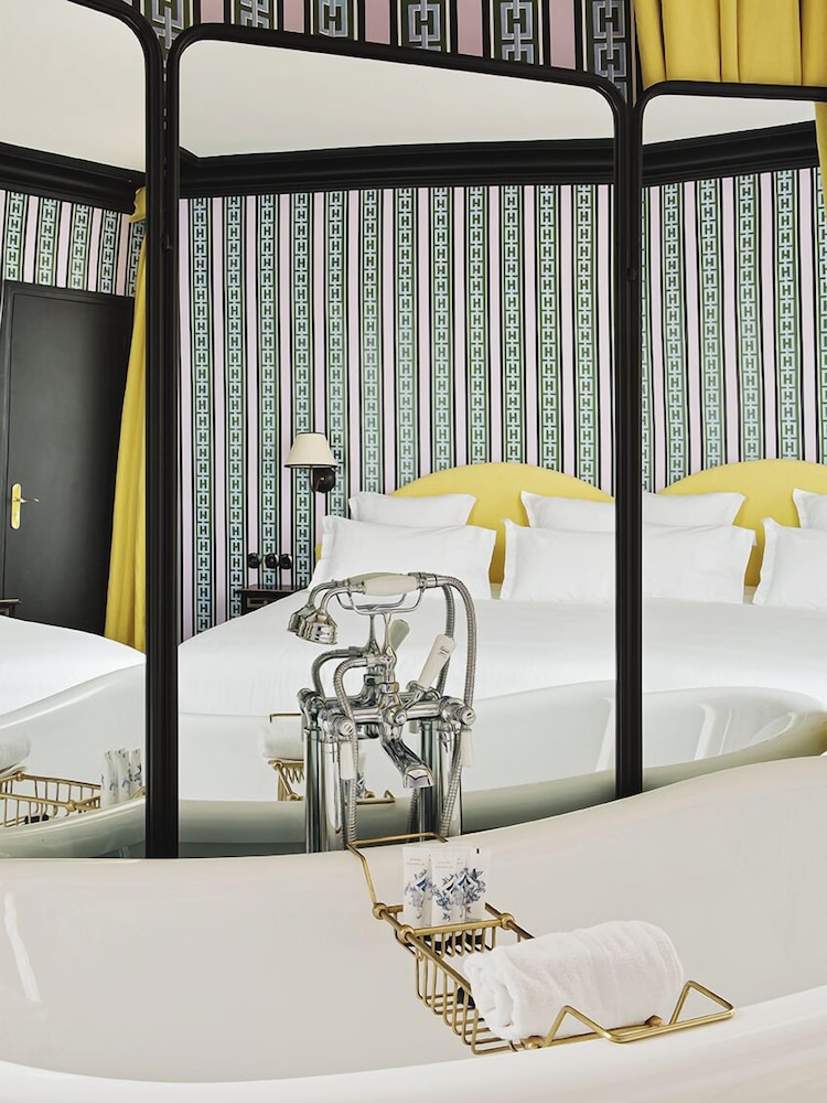 2 BEDROOMS, DELUXE, SUITE
