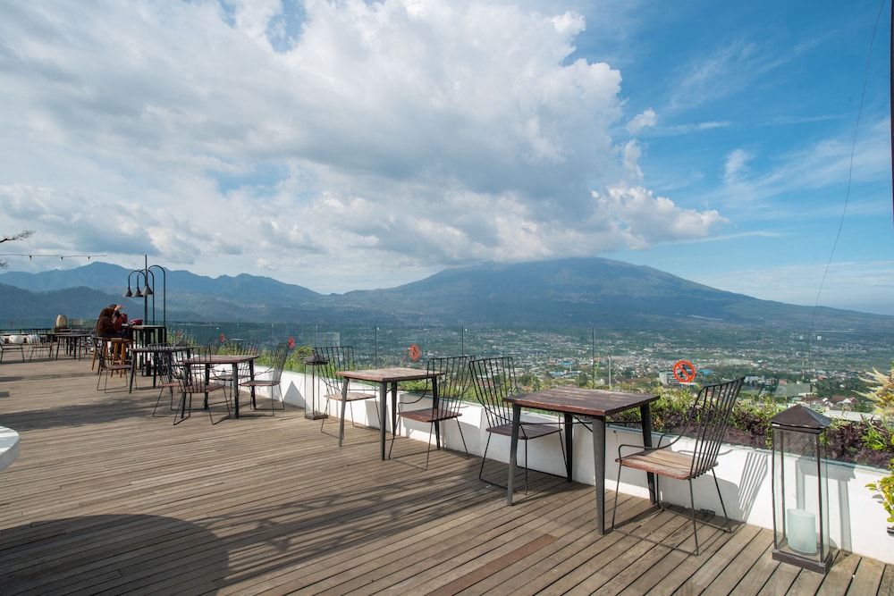Amarta Hills Hotel And Resort 50/50