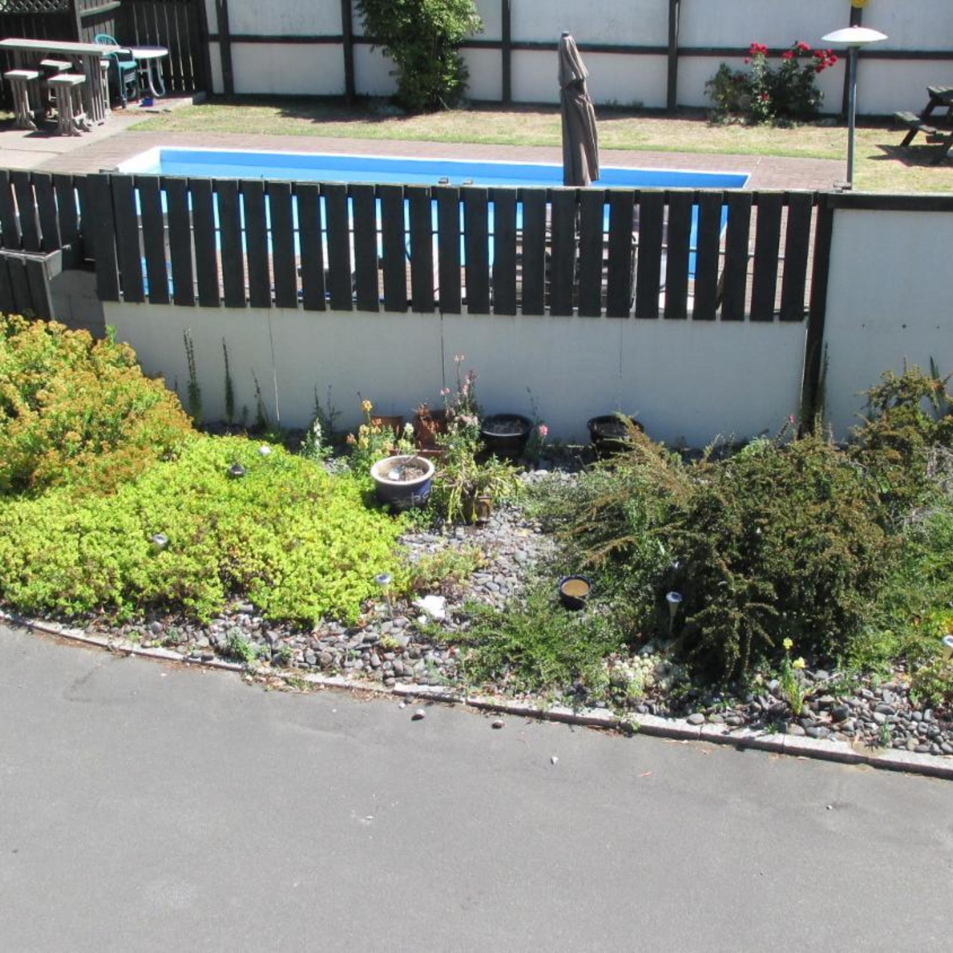 Camberley Court Motel 1/26
