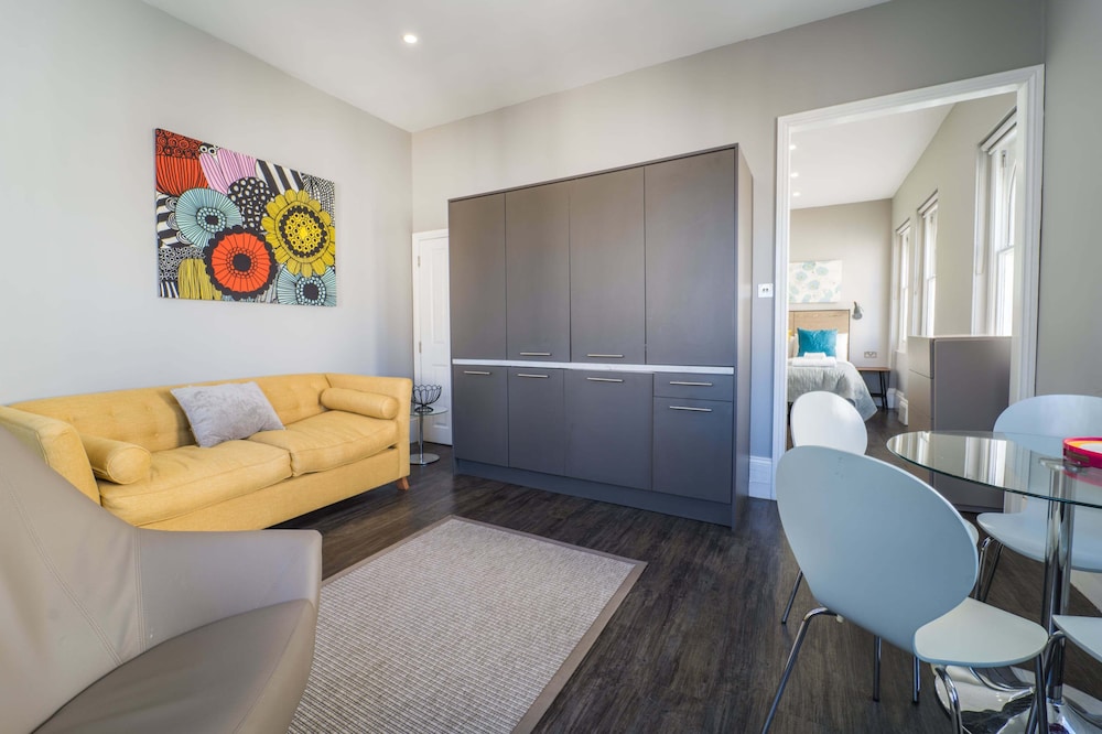 1 Elliot Terrace 37/50