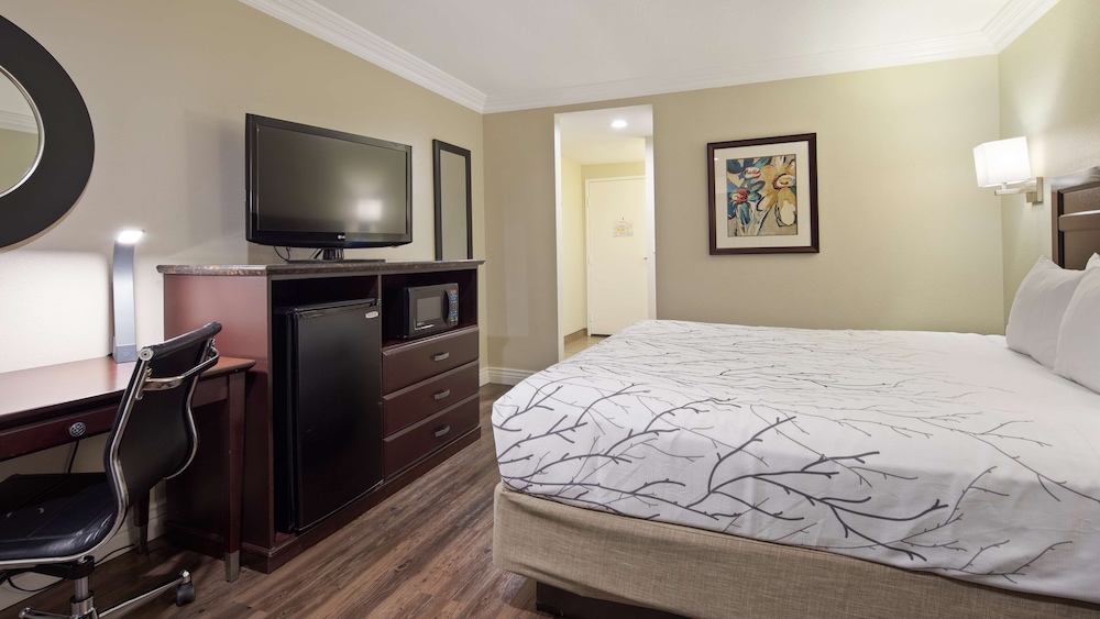 Best Western Woodland Hills Inn 20/37