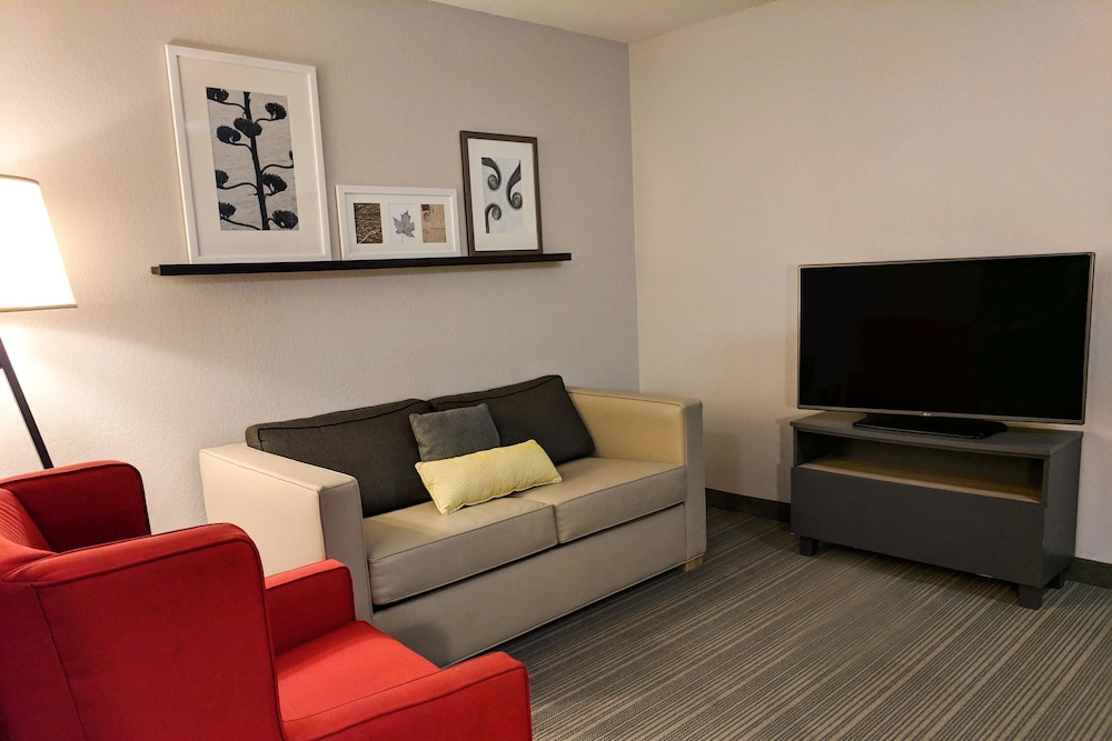 Comfort Inn & Suites Slidell - New Orleans Area 11/18