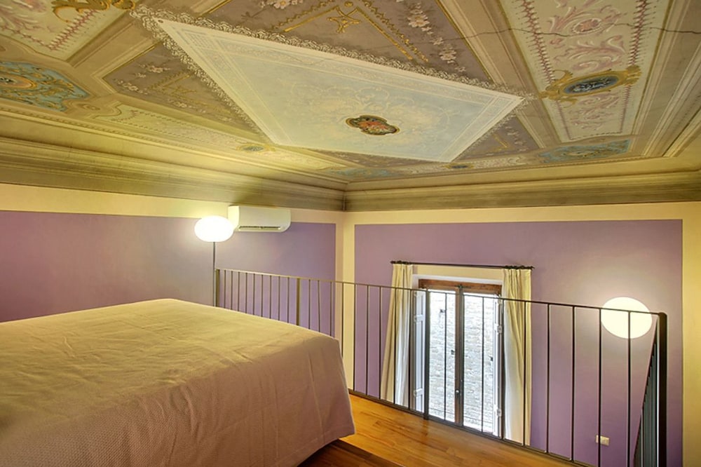 Puccini Apartments 8/50