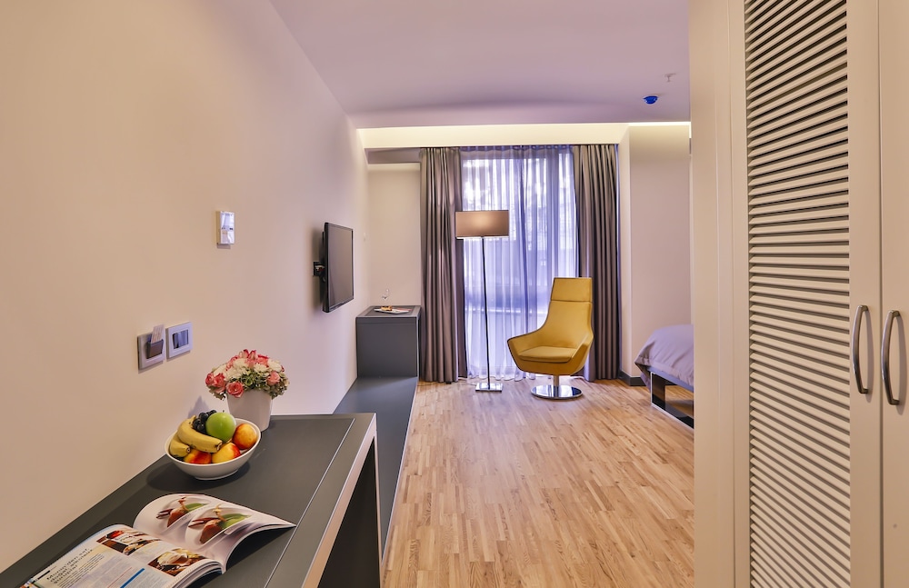 Business Life Sisli 25/53