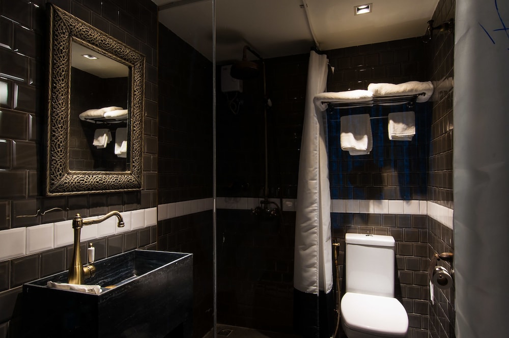PLAYHAUS THONGLOR HOTEL BANGKOK 23/24