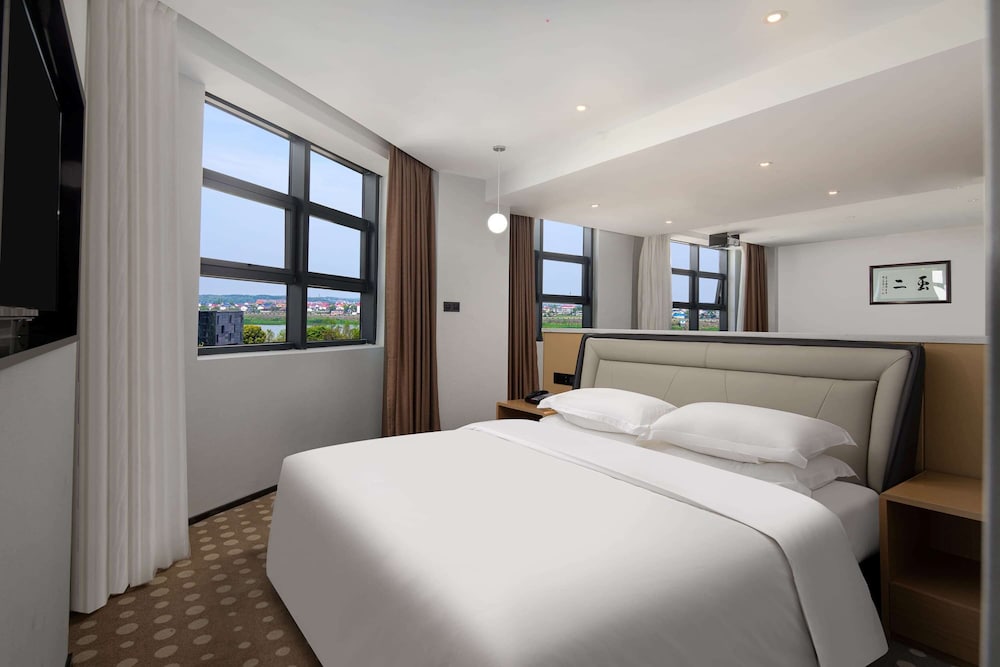 Microtel by Wyndham Miluo Downtown Hotel 4/15