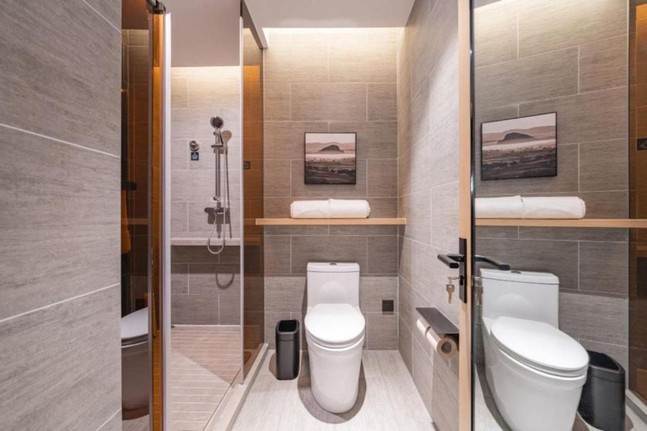 Shanghai Lingang New Town Atour Hotel 24/24
