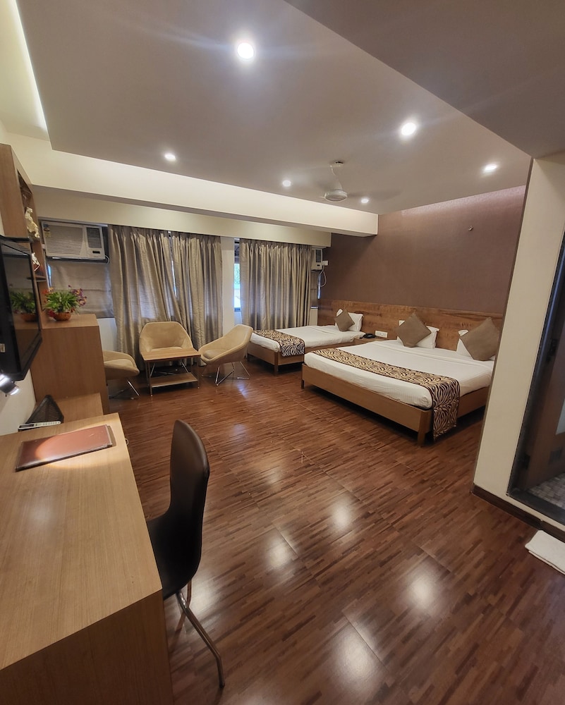 HOTEL MAHARANA INN 27/50