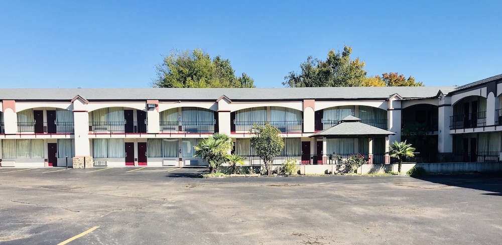 Executive Inn 4/45