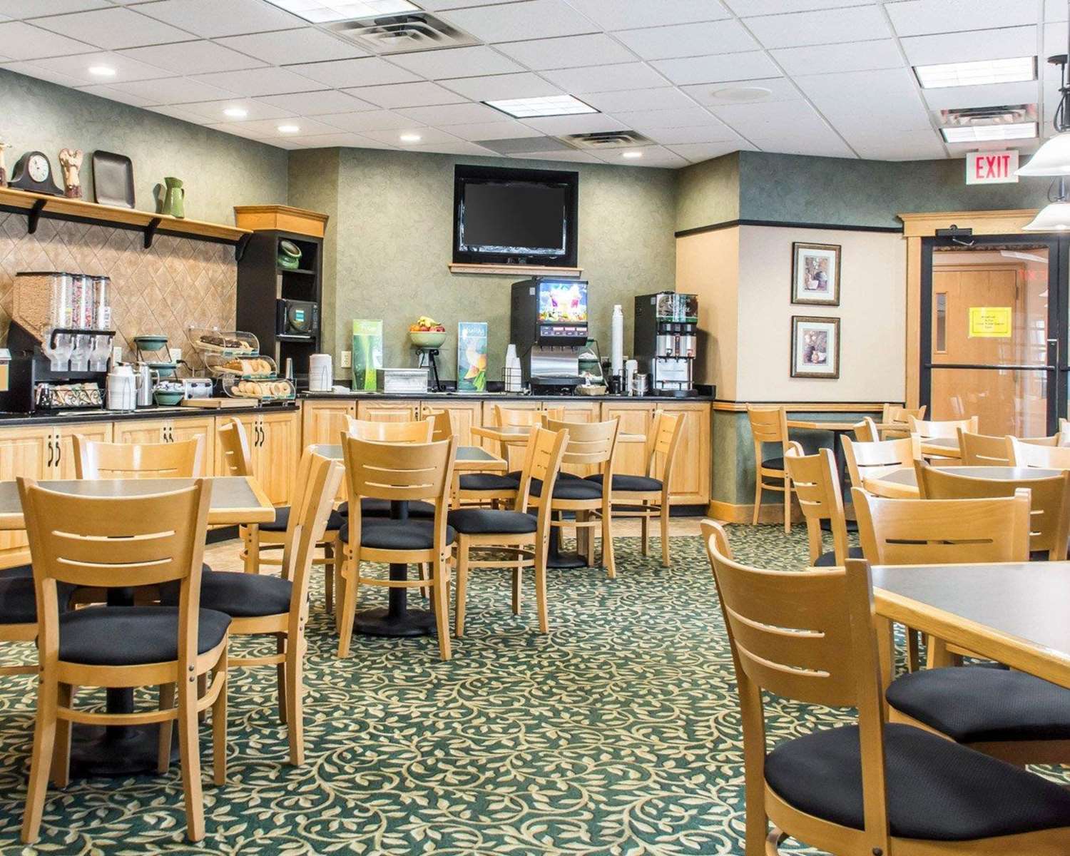 Quality Inn Geneseo 26/33