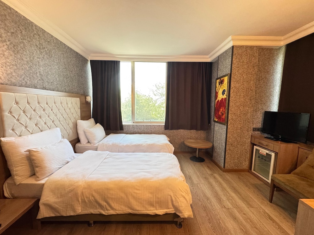 DELUXE, TWIN BEDS