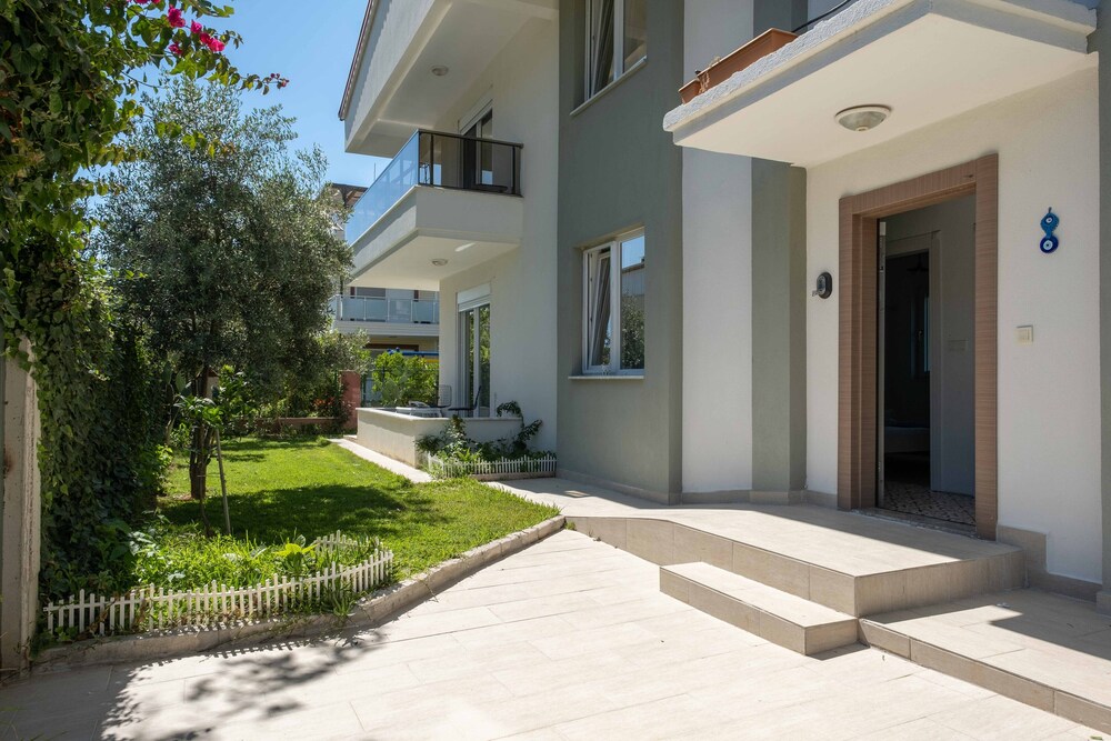 Ev Villas 2/50