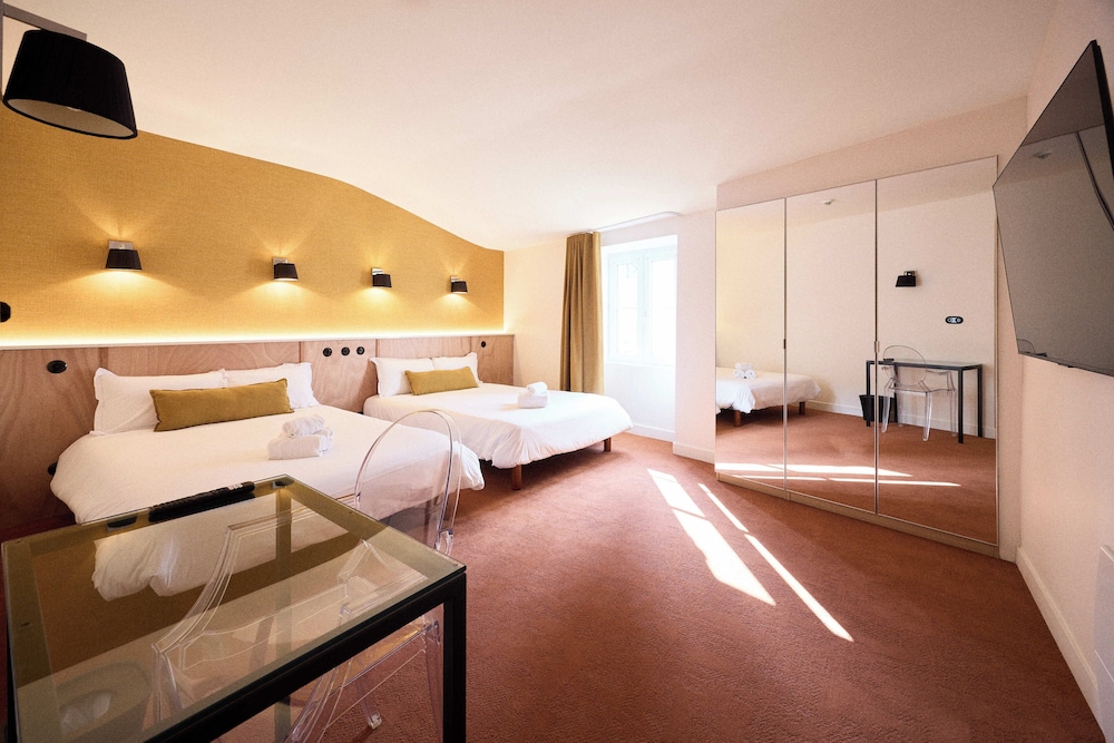 غرفة رباعية بسرير كوين، HOTEL HENRI IV 4/8
