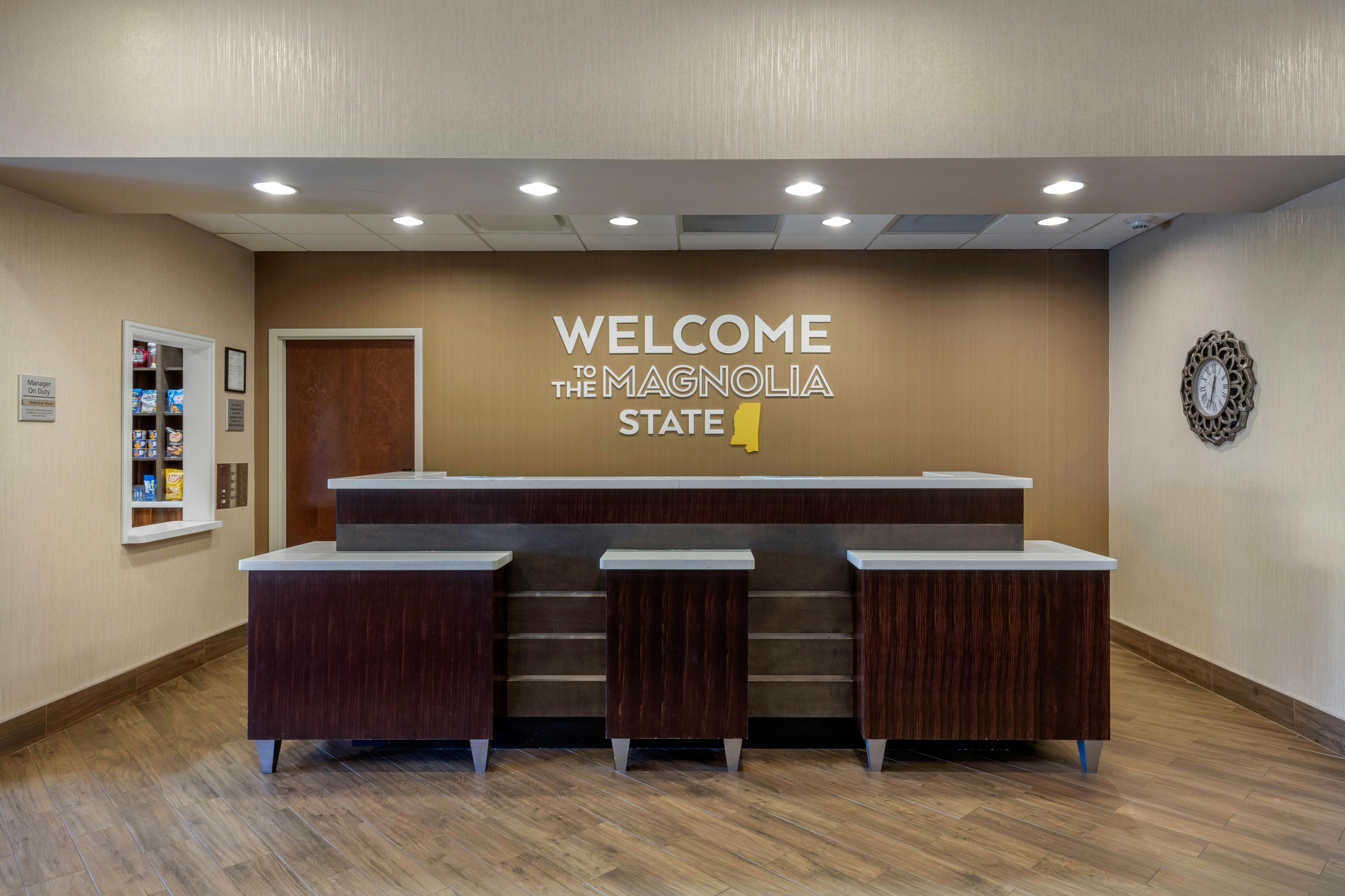Lobby at Hampton Inn & Suites Columbus, COLUMBUS - MS