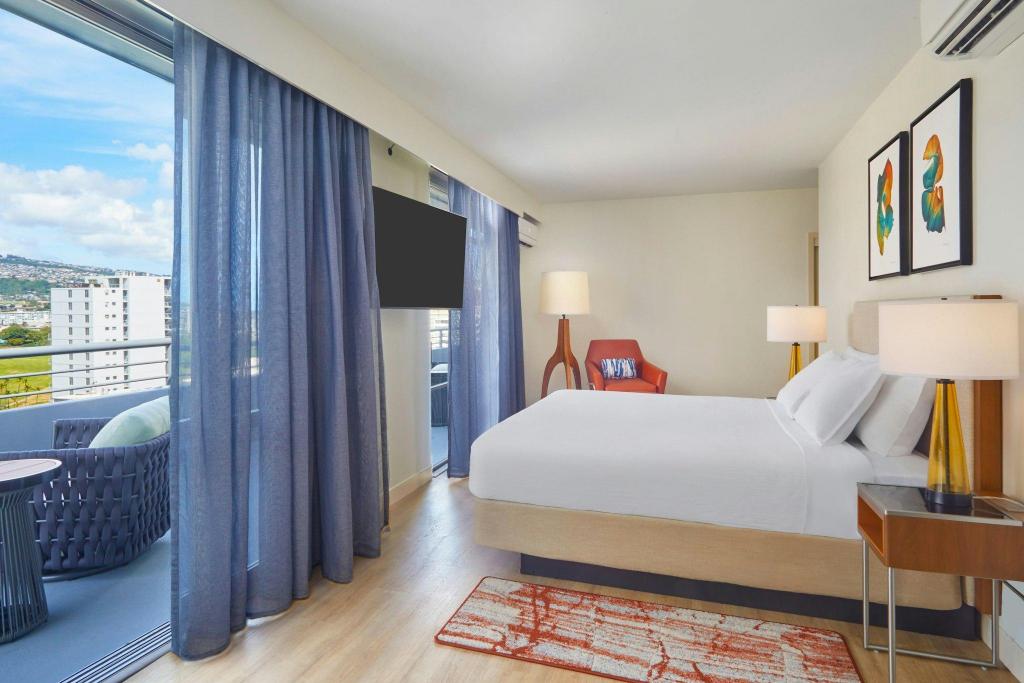 1 Bedroom, Diamond Head, Penthouse Suite, King Bed, Ocean View, Sofa, Balcony