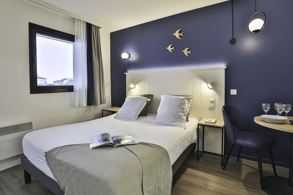 Renovated, Studio, 1 Double and 1 Single Bed, Alcove