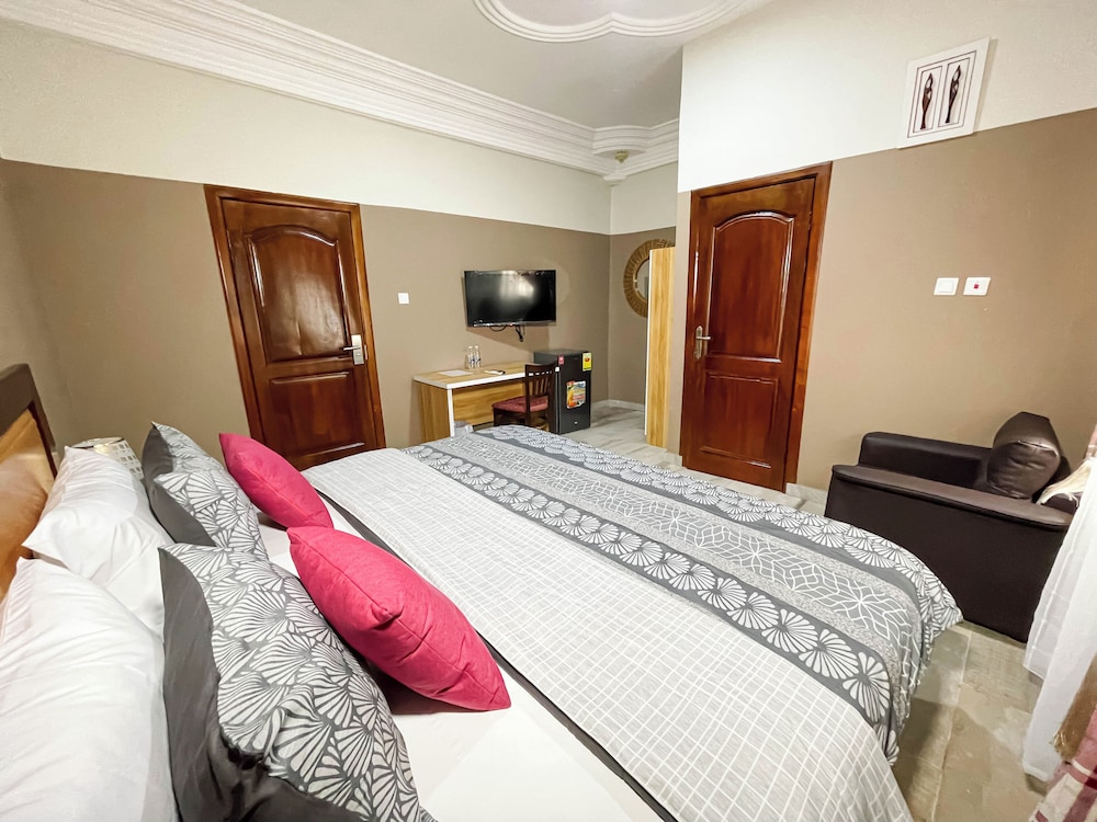 Deluxe, Triple, King Bed, Garden View, Eden Vale Hotel 6/10