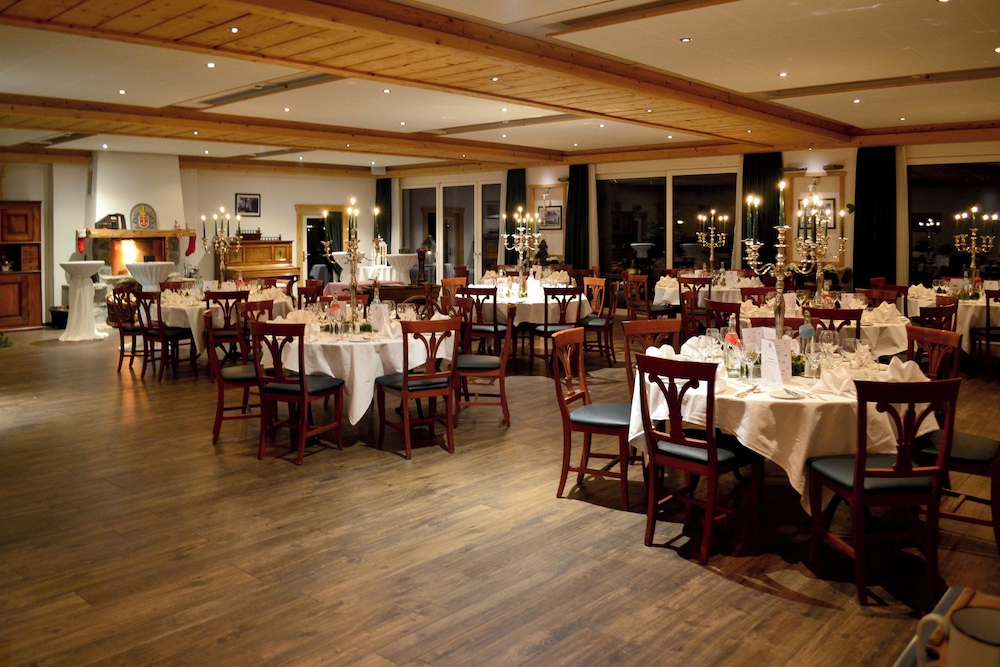 Carlton-Europe Vintage Adult Hotel 45/56