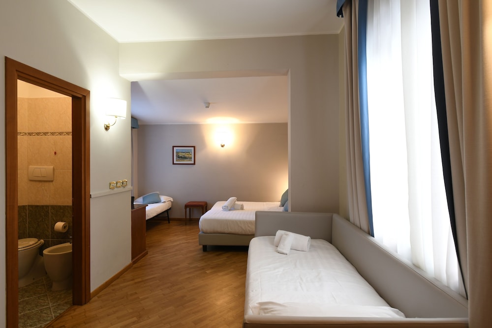 Hotel Cavour 14/58