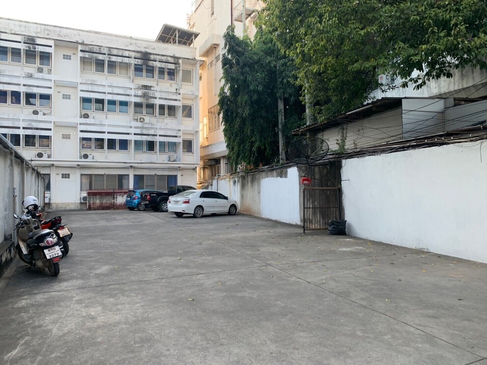 Petch Pailyn Hotel 36/37