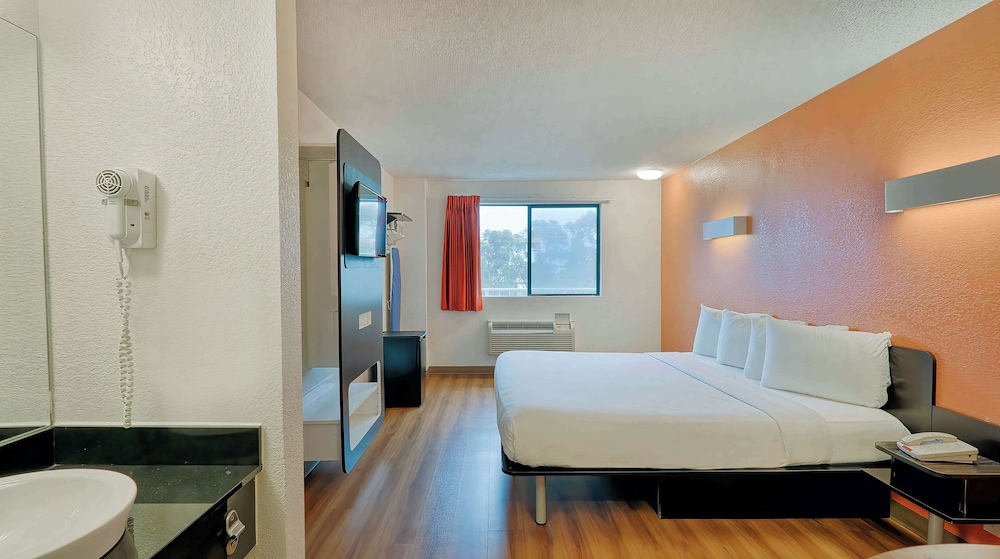 Studio6 Suites Los Angeles, CA - Los Angeles LAX 33/33