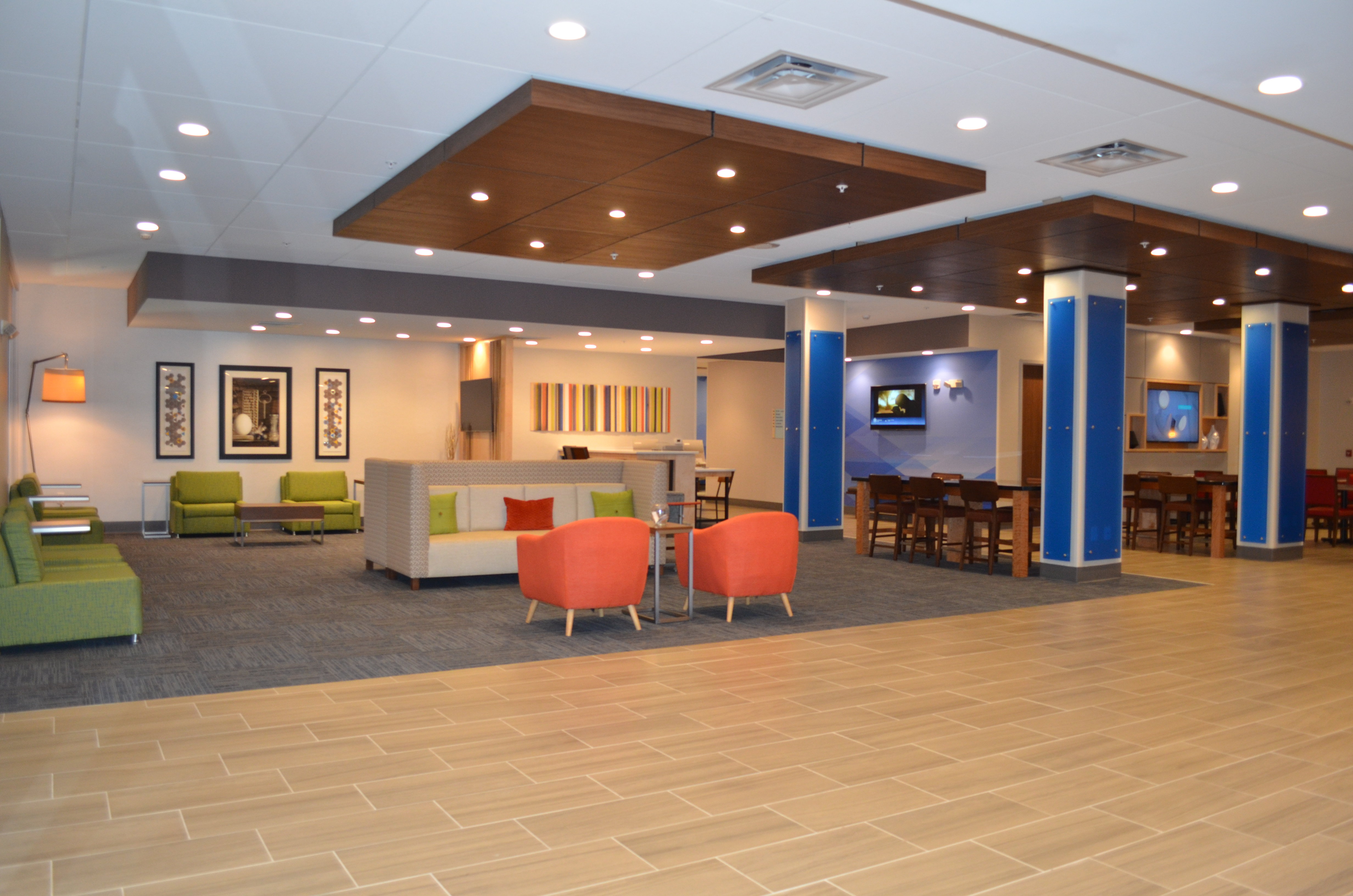 Holiday Inn Express Suites Charlotte Ne University Area 9/40