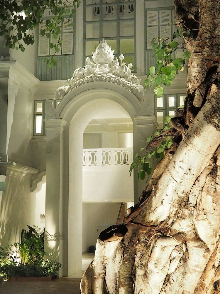 The Inside House 3/50