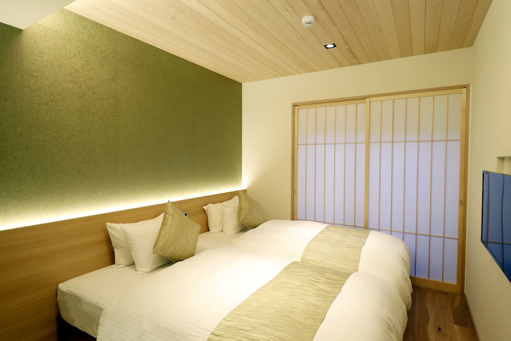 ECONOMY, BASEMENT, TWIN BEDS