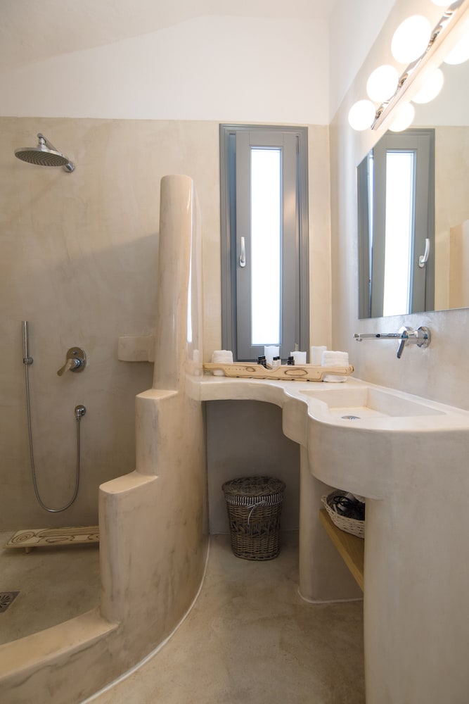 Lagadi Suites 66/67