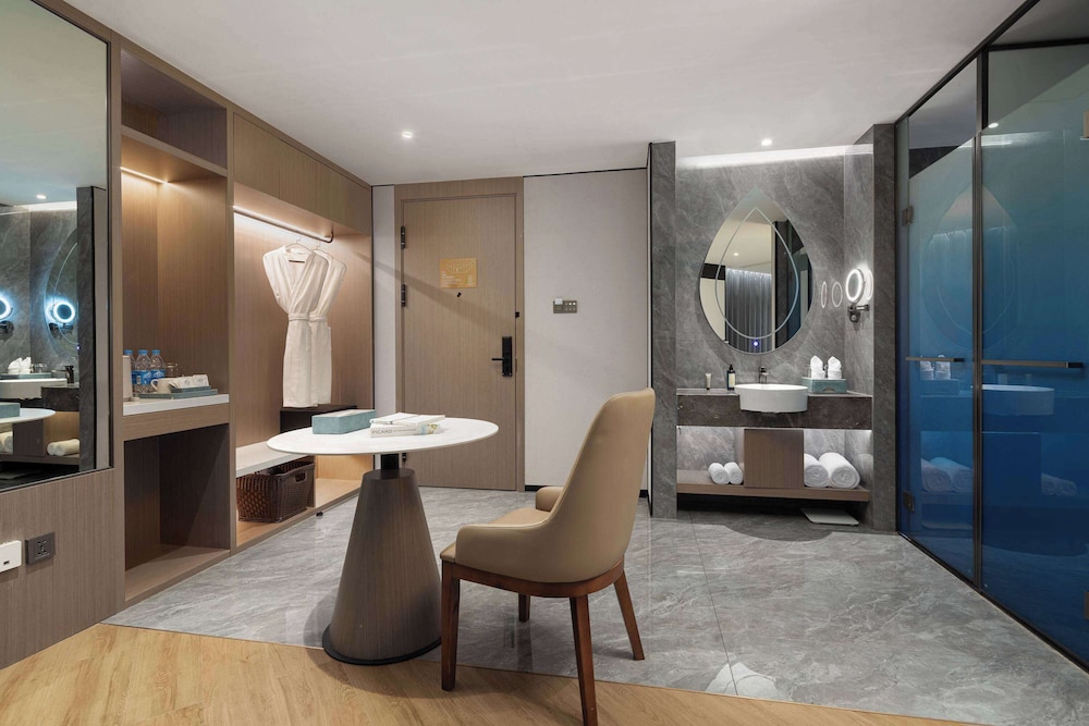 Days Hotel by Wyndham Xishuangbanna Jinghong 18/25