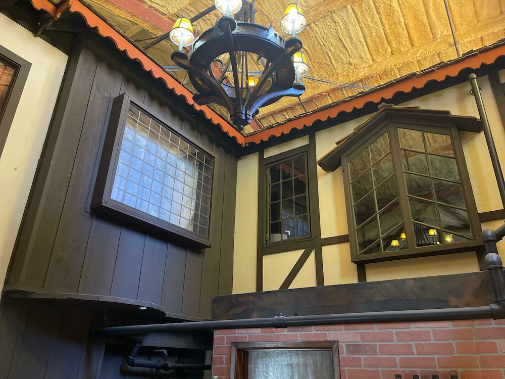 The Historic Brookdale Lodge 4/50