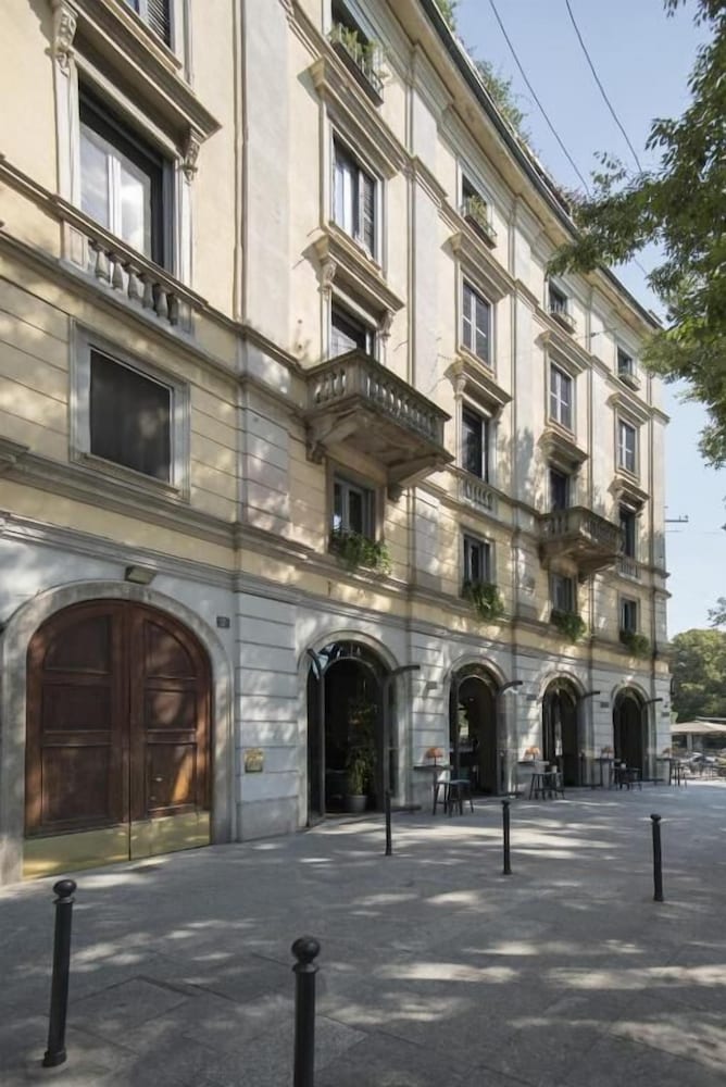 Living Suites by Brera Apartments 31/37