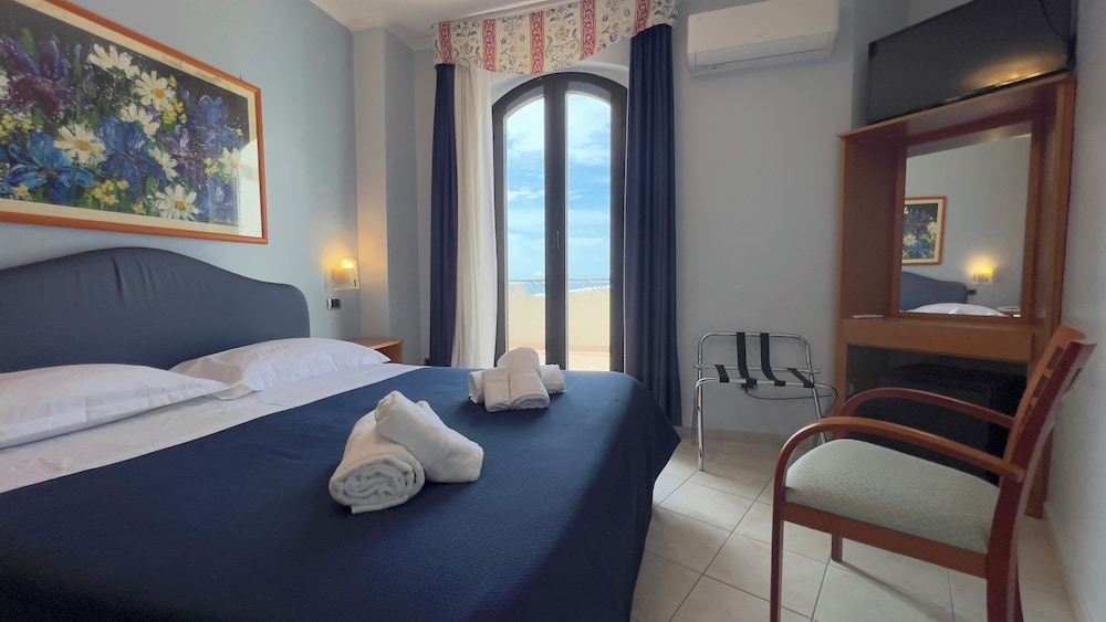 Bajamar Beach Hotel 12/49
