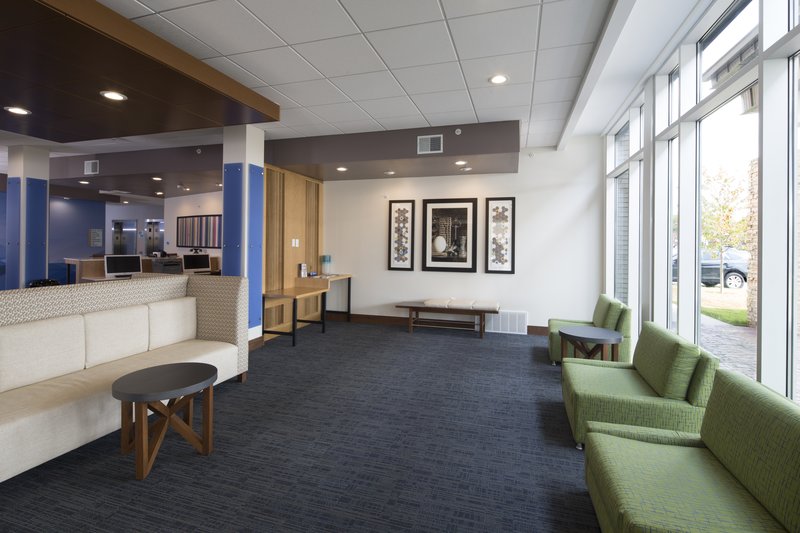 Holiday Inn Express Suites Alpena Downtown 23/40