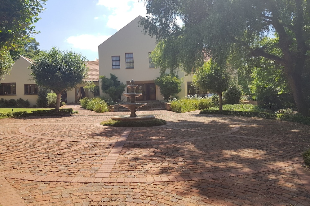 Budmarsh Country Lodge 48/55