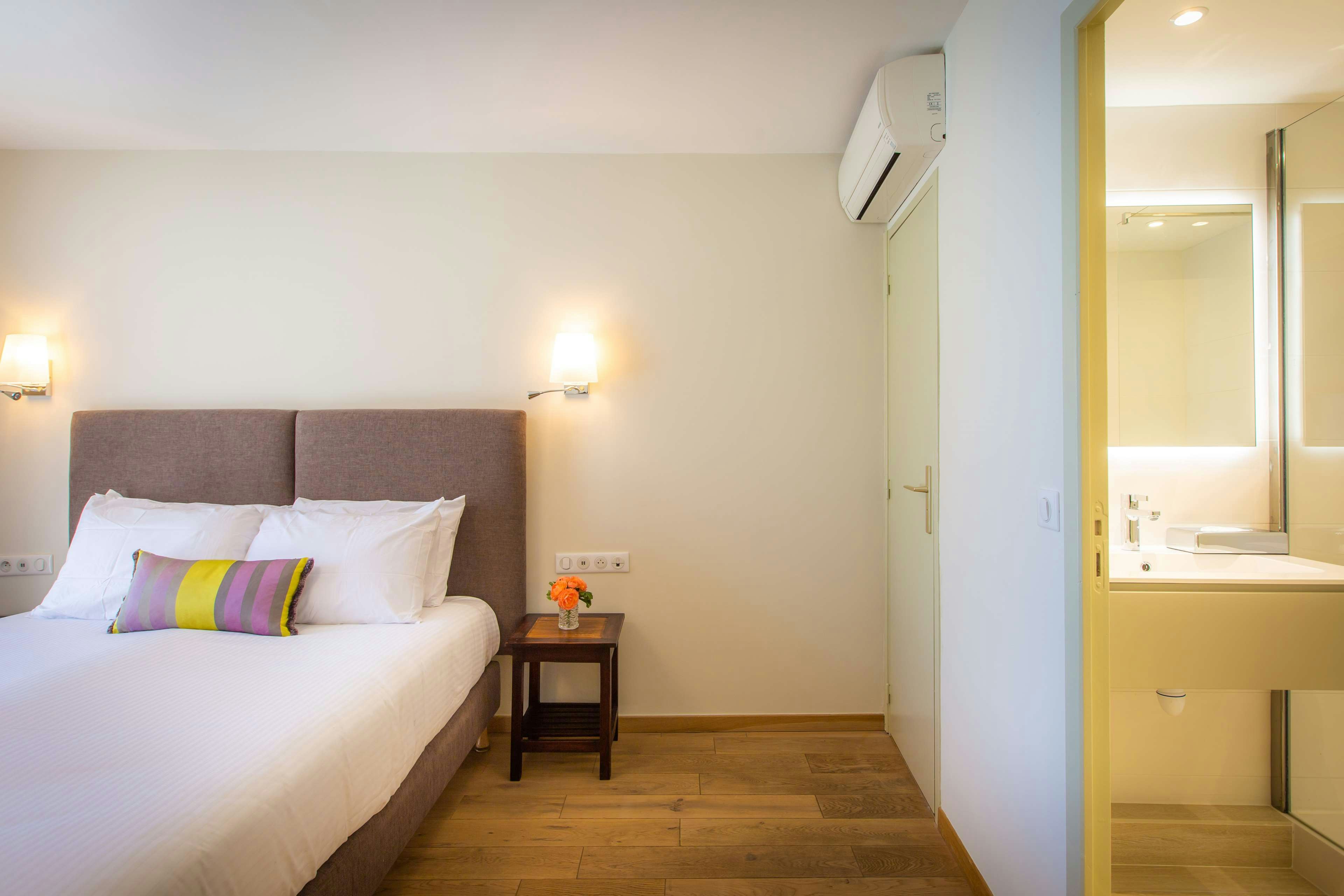 HOTEL LES ARMOIRIES 29/66