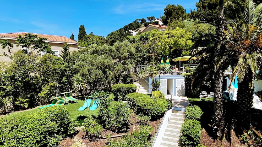 Pamela Hotel Cassis 72/75