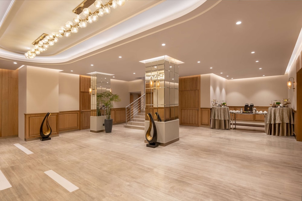 Radisson Hotel Sector 29 Gurugram 41/57