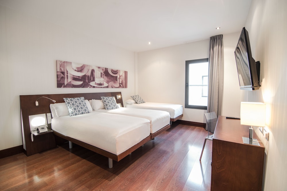 ROOM, TRIPLE