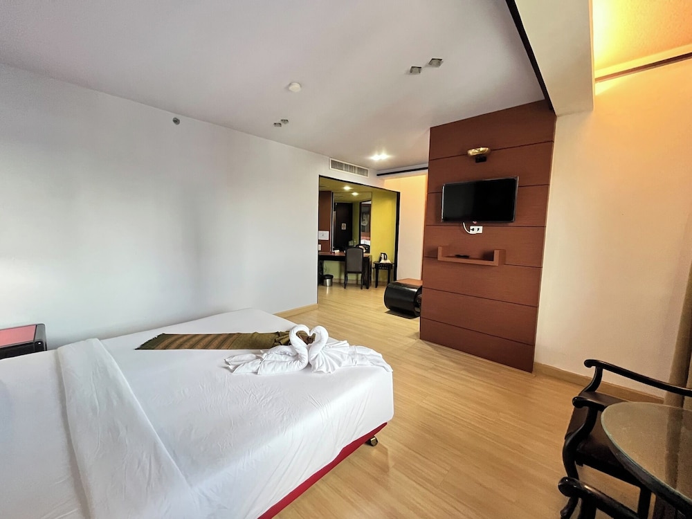 BP GRAND TOWER HOTEL 28/59