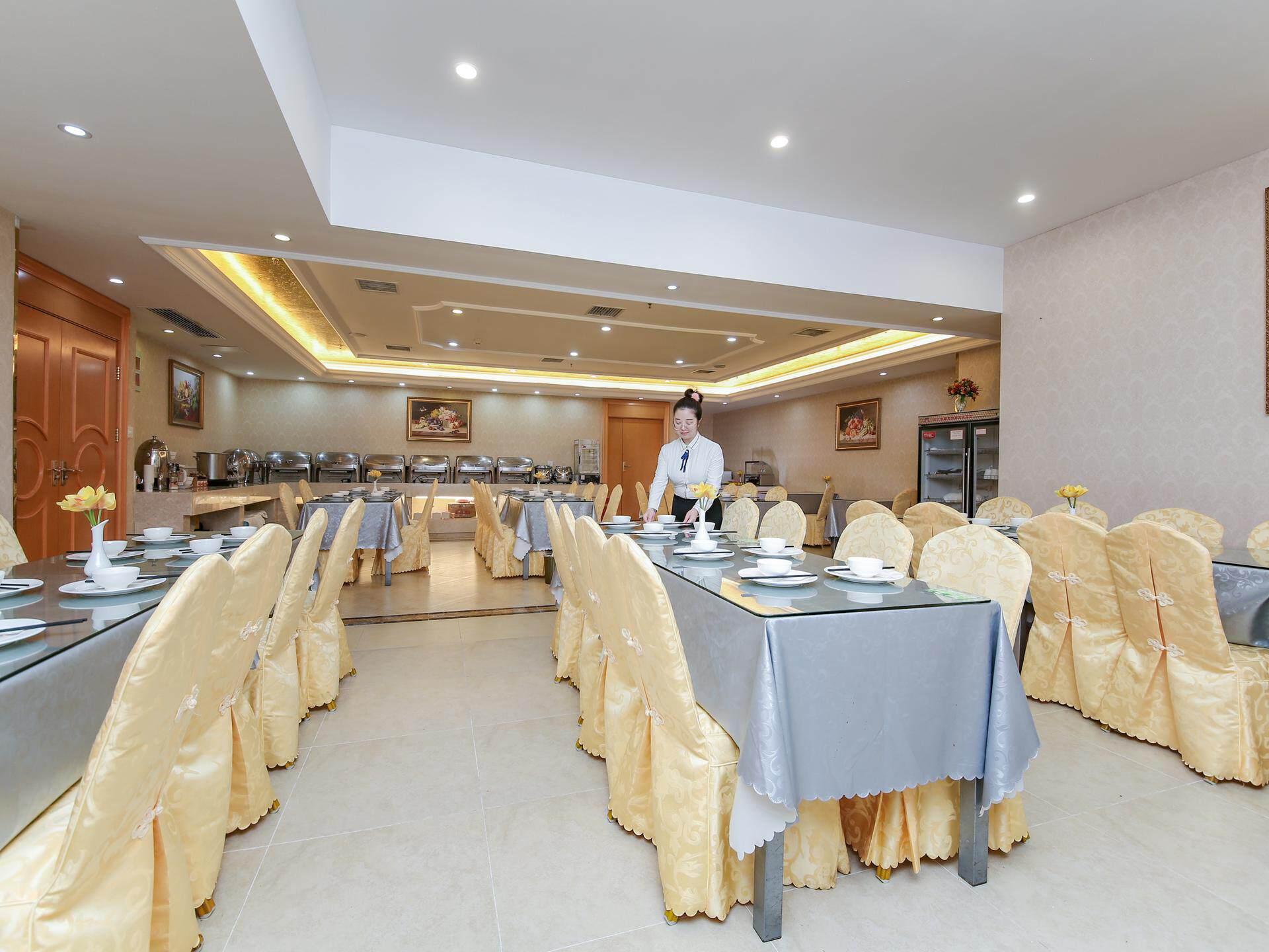 Vienna International Hotel (Wuhan Guanggu Railway Station Huanglongshan Metro Station) 22/23