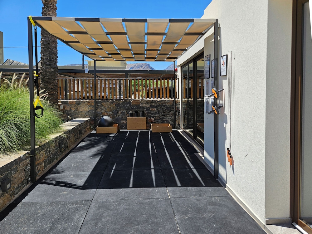 Petousis Hotel & Suites 42/50