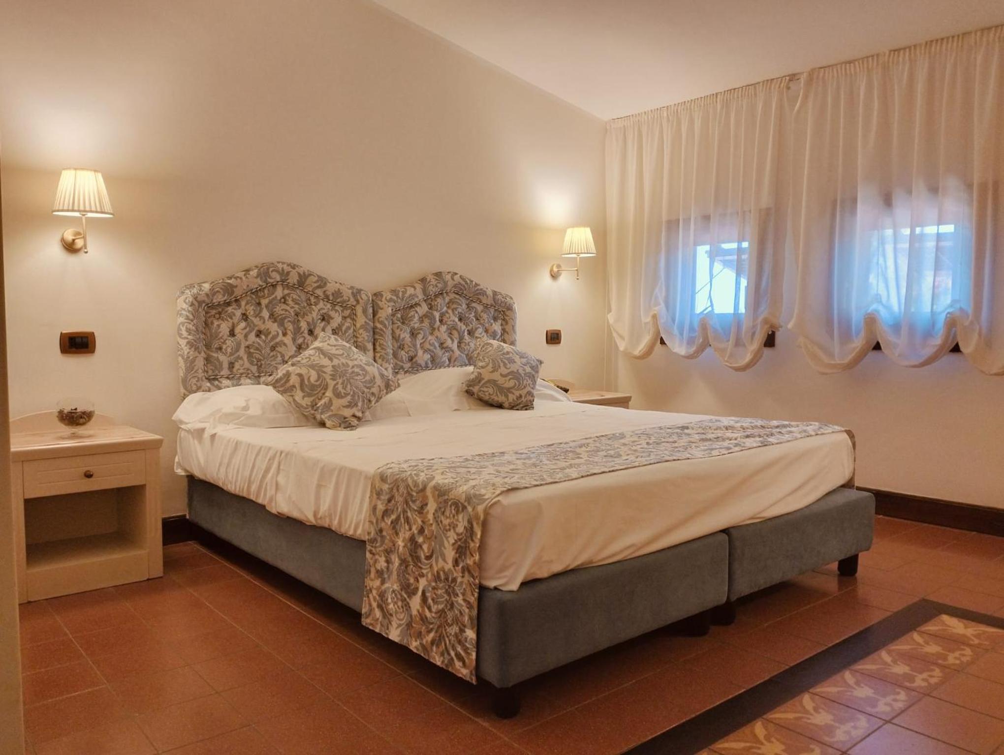Classic, Double or Twin Bed
