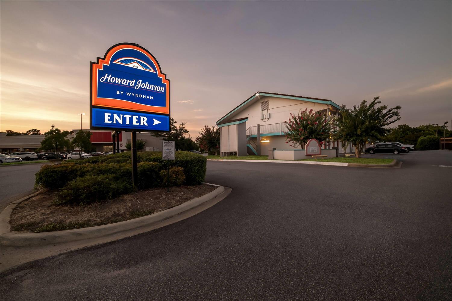 Howard Johnson by Wyndham Columbus Fort Benning 23/26
